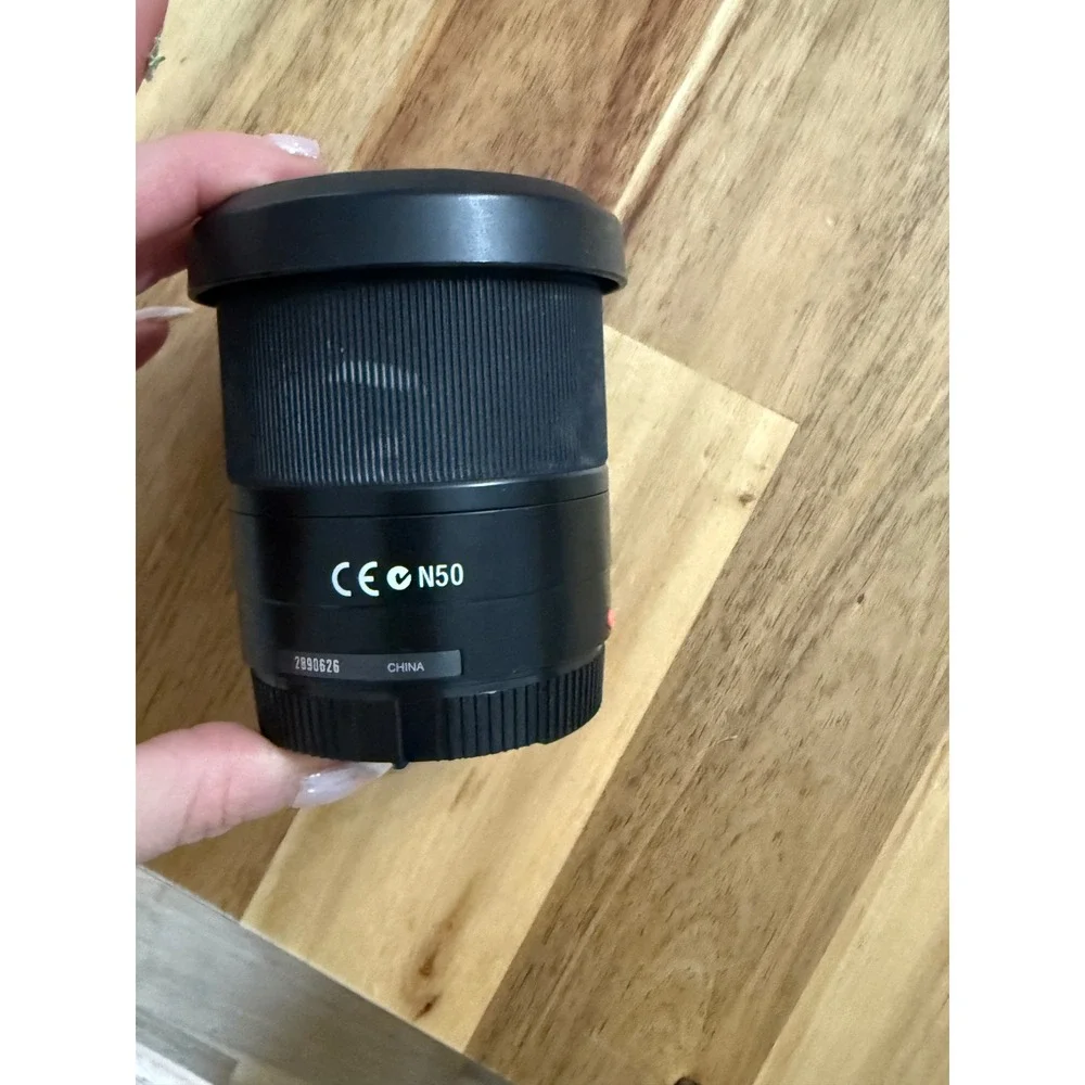 Sony DT 18-70mm f/3.5-5.6 AF Lens SAL1870 w/ Hood &‎ Rear Cap